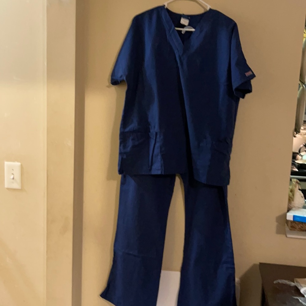 Authentic Cherokee 2pc scrub set